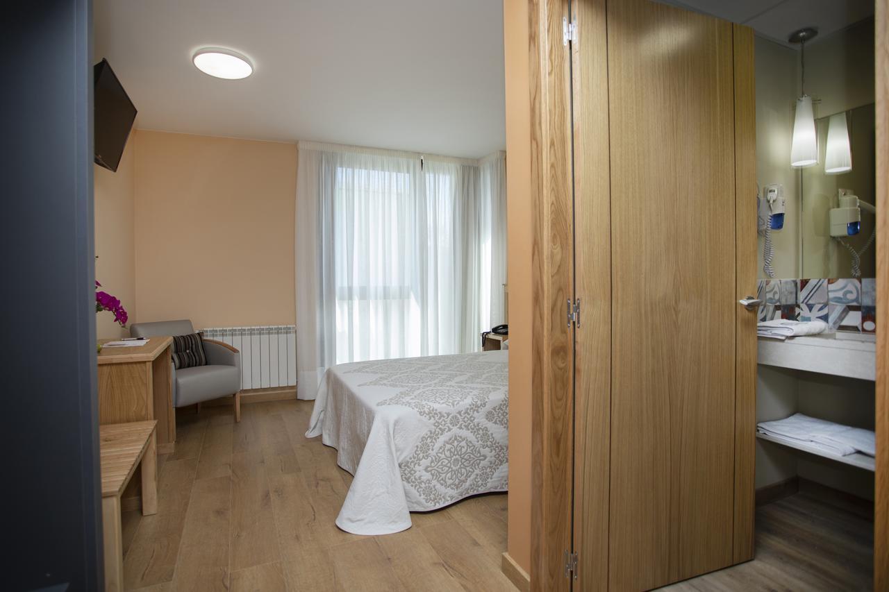 Hotel Novoa Sarria Bagian luar foto