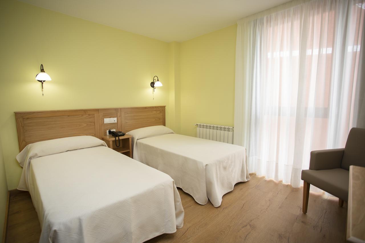 Hotel Novoa Sarria Bagian luar foto
