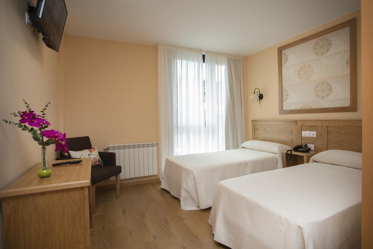 Hotel Novoa Sarria Bagian luar foto