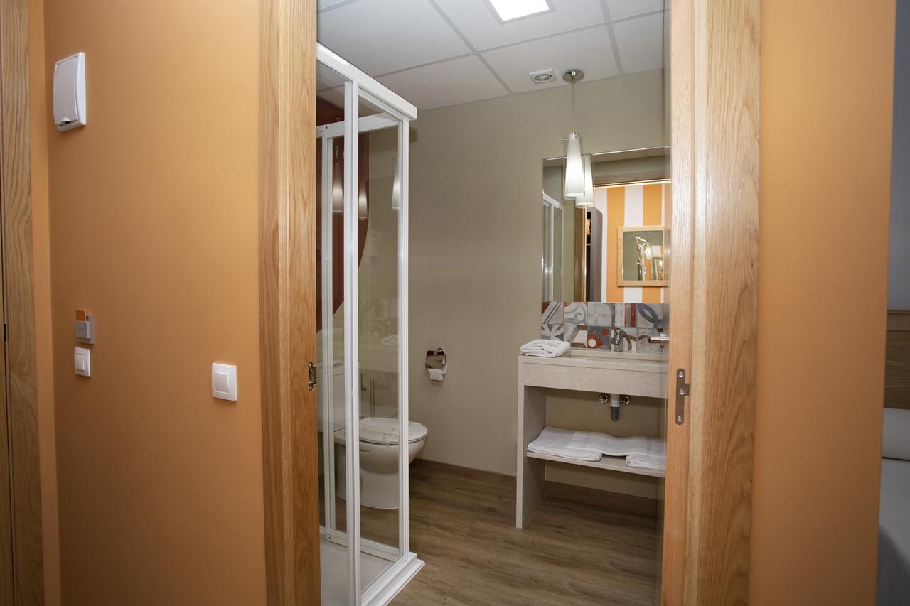 Hotel Novoa Sarria Bagian luar foto